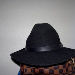 H&M black felt hat